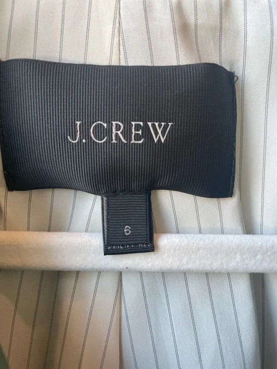 J. Crew Cropped Double-Breasted Trench Coat. Lined w/front pockets. Great color - Picture 8 of 11